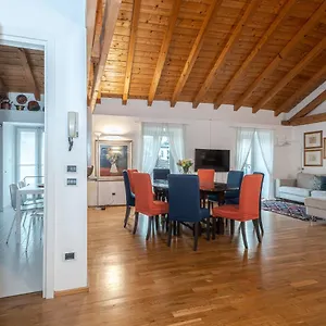 A Casa Nuccia Mansarda By Solutions Apartment Como